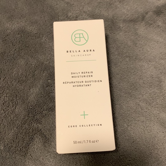 BELLA AURA - DAILY REPAIR MOISTURIZER - Picture 2 of 3